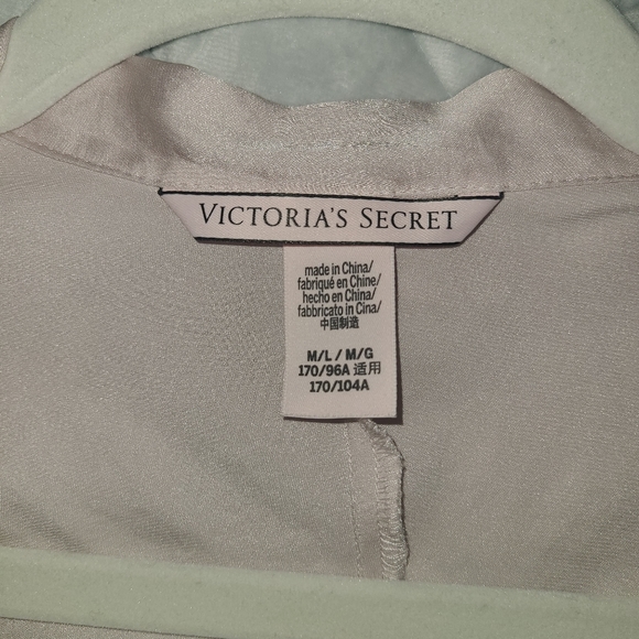 Victoria's Secret Cover-up/Robe - Picture 10 of 11